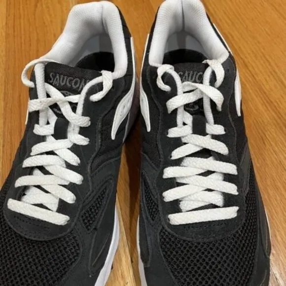 Saucony 3D GRID Hurricane Mens Sneakers Shoes Size 10 Black White EXCELLENT