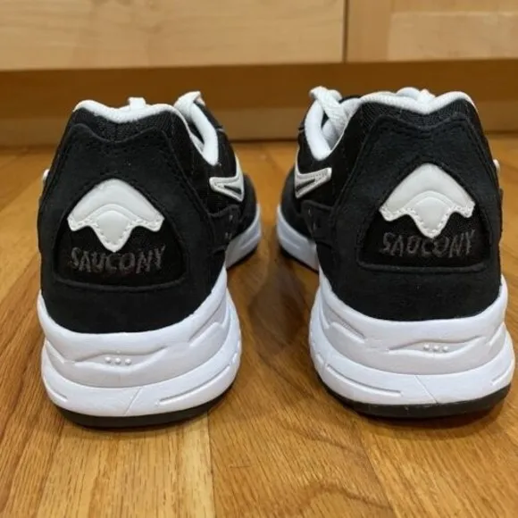 Saucony 3D GRID Hurricane Mens Sneakers Shoes Size 10 Black White EXCELLENT