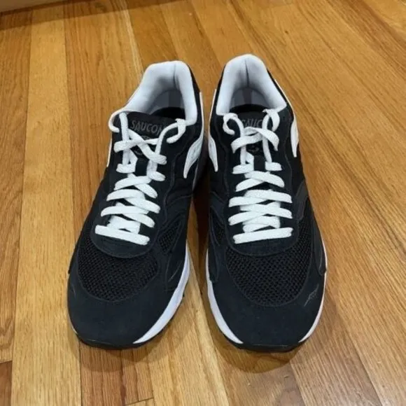 Saucony 3D GRID Hurricane Mens Sneakers Shoes Size 10 Black White EXCELLENT