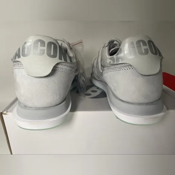 🆕Saucony Jazz Sneakers Unisex Gray Suede Lace Up Shoes Size M12/W13.5 New
