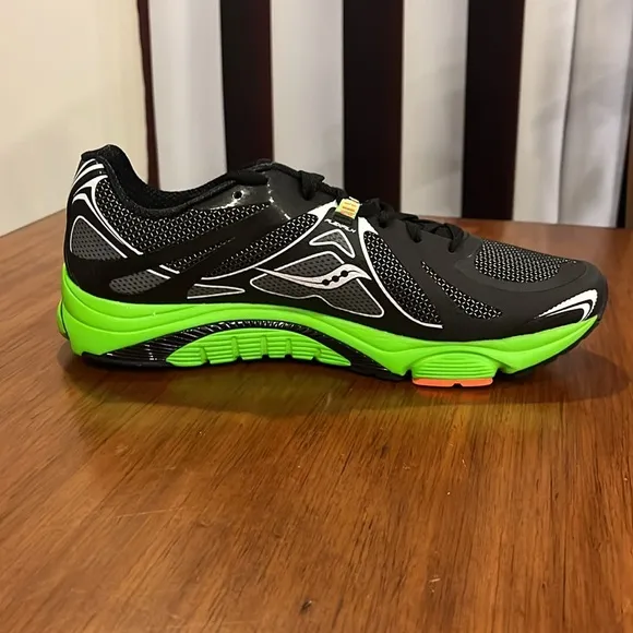 Saucony Mirage 4 shoes sneakers new 20221-3 black green Mens Size 11.5