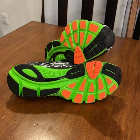 Saucony Mirage 4 shoes sneakers new 20221-3 black green Mens Size 11.5