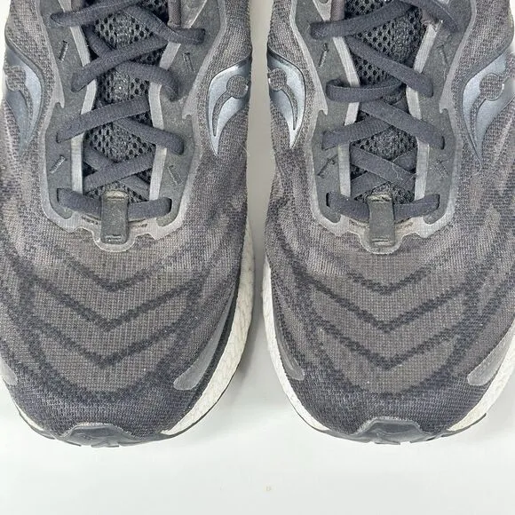 Saucony Truimph 19 Mens Black White Running Shoes Sneakers S20678-10 Size 10.5