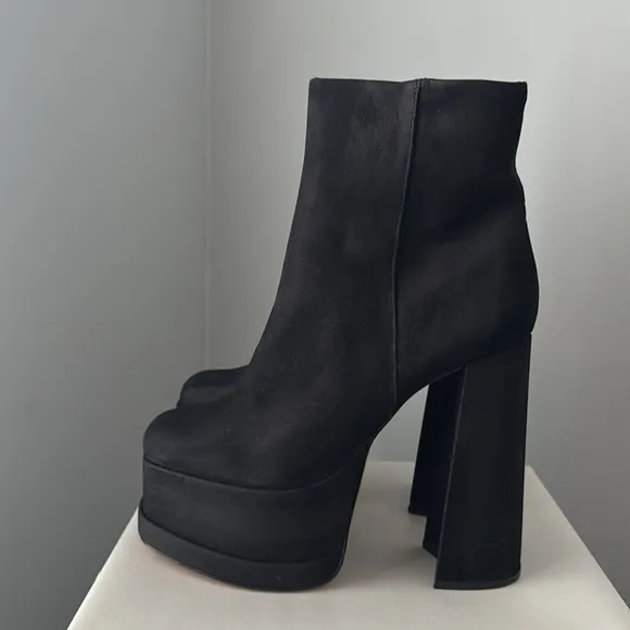 Schultz SELENE CASUAL NUBUCK BLACK PLATFORM HEELED BOOTIE