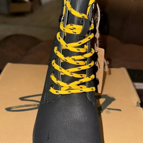 Seven 7 FlatironBlack  Boots size 8