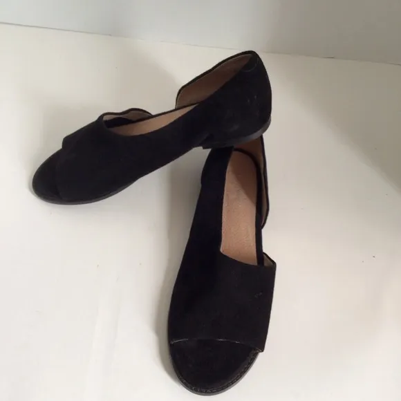 Seychelles Passport d'orsays soft suede. Size 9