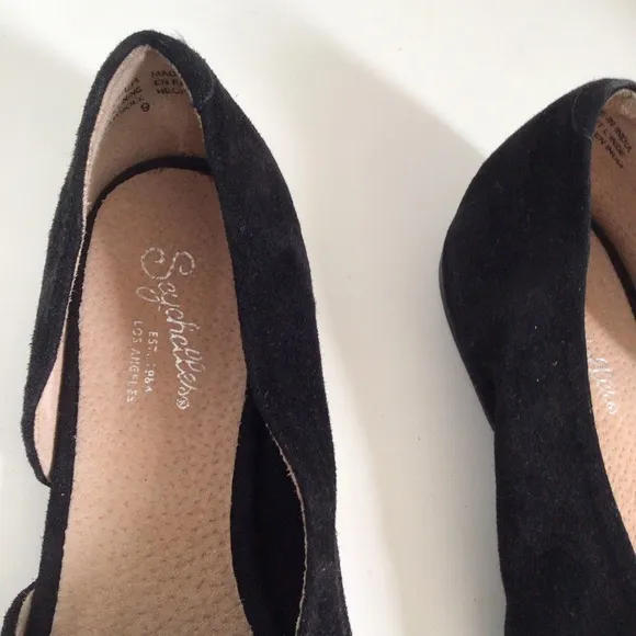 Seychelles Passport d'orsays soft suede. Size 9