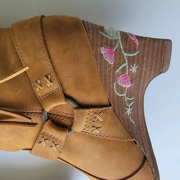 Seychelles Suede Embroidered Floral Wedge Harness Boots Size 8