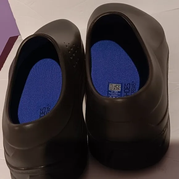 Shoes For Crews Radium Black Unisex Slip Resistant Clogs Size 12 Men Size 14 Wom