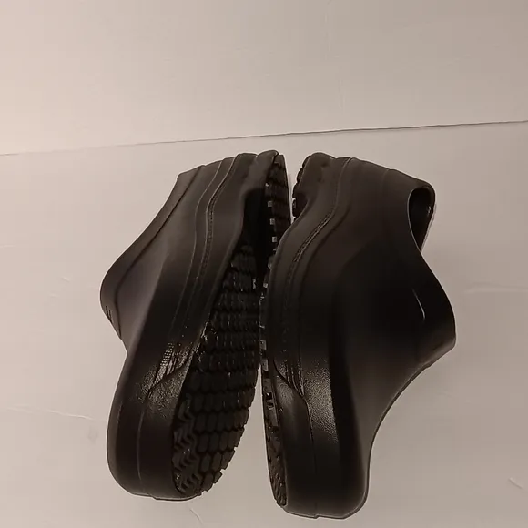 Shoes For Crews Radium Black Unisex Slip Resistant Clogs Size 12 Men Size 14 Wom