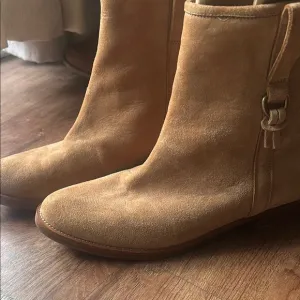 Sigerson Morrison Tan Ankle Booties with Side Zipper
