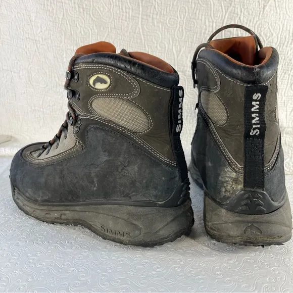 SIMMS Rivershed Studded Rubber Sole Fly Fishing Wading Boots Men US 9 DAMAGED