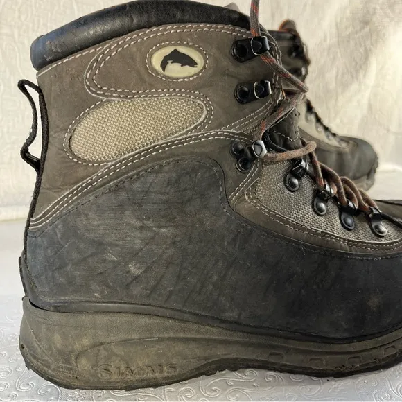 SIMMS Rivershed Studded Rubber Sole Fly Fishing Wading Boots Men US 9 DAMAGED