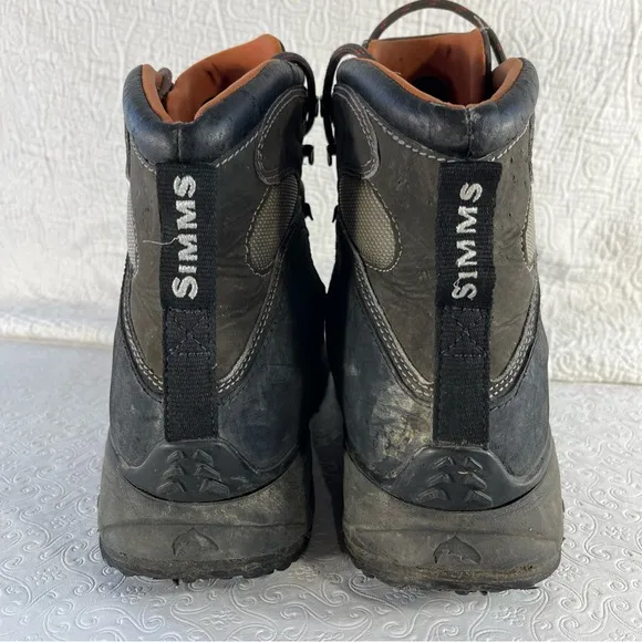 SIMMS Rivershed Studded Rubber Sole Fly Fishing Wading Boots Men US 9 DAMAGED