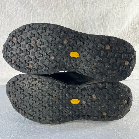 SIMMS Rivershed Studded Rubber Sole Fly Fishing Wading Boots Men US 9 DAMAGED