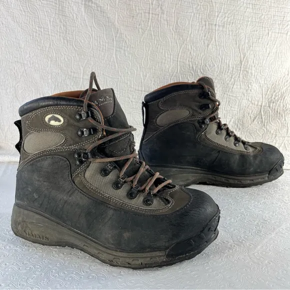 SIMMS Rivershed Studded Rubber Sole Fly Fishing Wading Boots Men US 9 DAMAGED