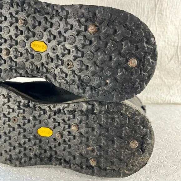 SIMMS Rivershed Studded Rubber Sole Fly Fishing Wading Boots Men US 9 DAMAGED