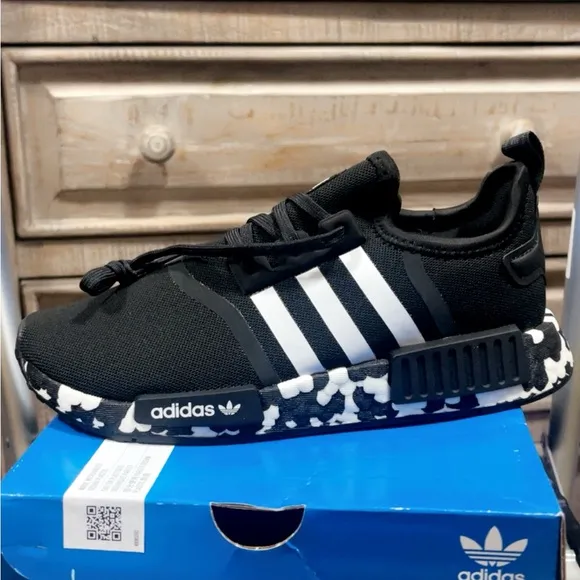 Size 3 boys addidas shoes. Never worn!! Great for back to school .
