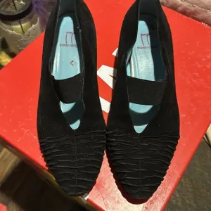 Size 38 Thierry roubtin shoes