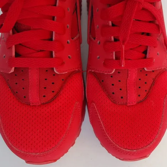SIZE 4 Y. NIKE Huarache running casual sneakers shoes.