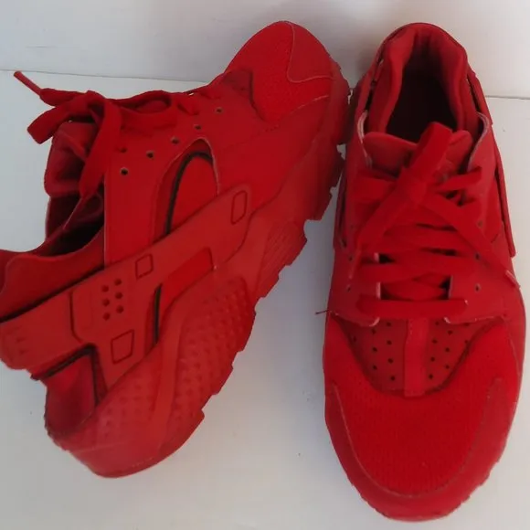 SIZE 4 Y. NIKE Huarache running casual sneakers shoes.