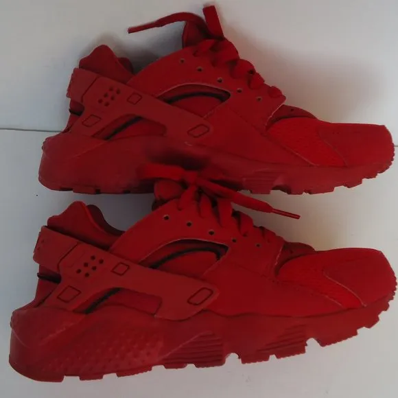 SIZE 4 Y. NIKE Huarache running casual sneakers shoes.