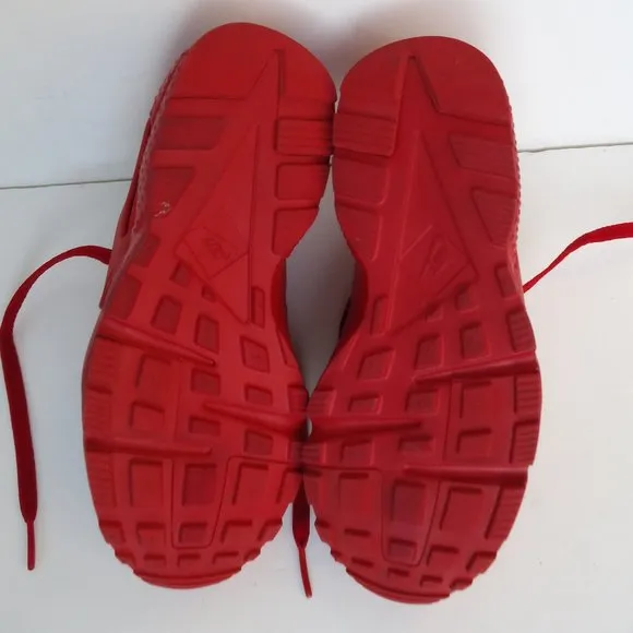 SIZE 4 Y. NIKE Huarache running casual sneakers shoes.