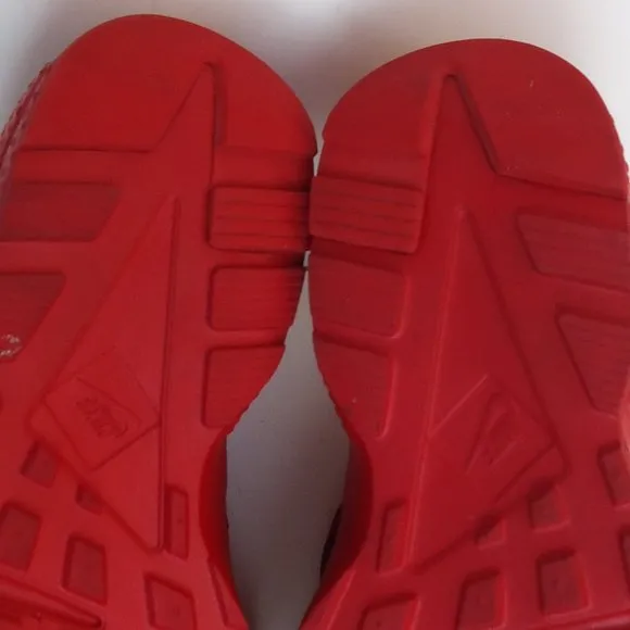 SIZE 4 Y. NIKE Huarache running casual sneakers shoes.