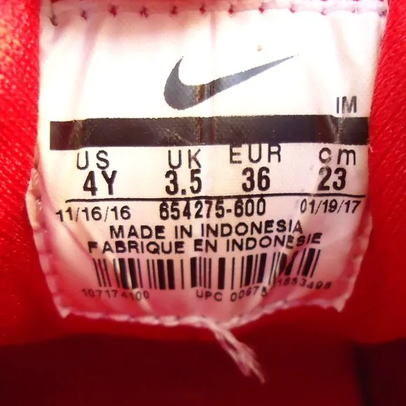 SIZE 4 Y. NIKE Huarache running casual sneakers shoes.