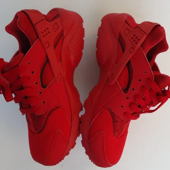 SIZE 4 Y. NIKE Huarache running casual sneakers shoes.
