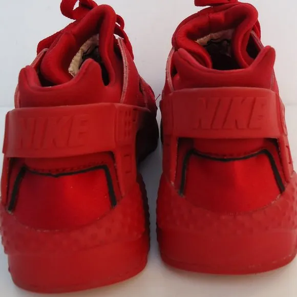 SIZE 4 Y. NIKE Huarache running casual sneakers shoes.