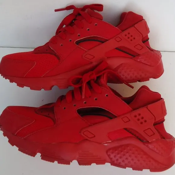 SIZE 4 Y. NIKE Huarache running casual sneakers shoes.