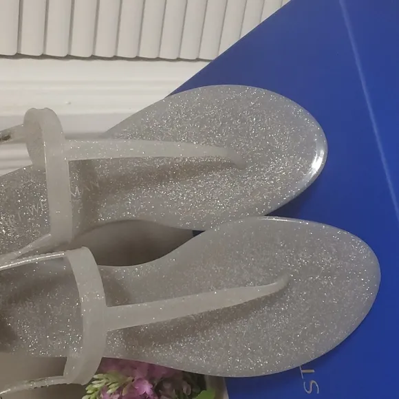 Size 8 Stuart Weitzman Sallie‎ T-Strap Sandals