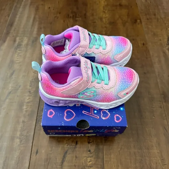 SKECHERS • SHOES