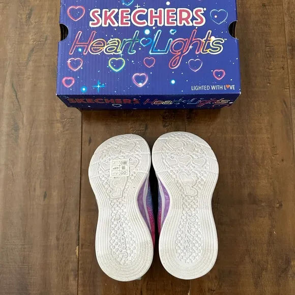 SKECHERS • SHOES