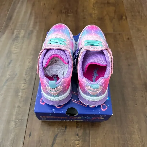 SKECHERS • SHOES