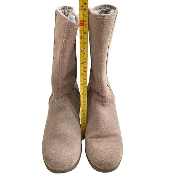 Sketchers Women 9.5 Pulley Boots Tan Suede Rubber Sole Faux Fur Hidden 3” Wedge