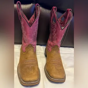 Smoky Mountain’s Tracie kids leather western boot. Size 1 R - Good conditions.