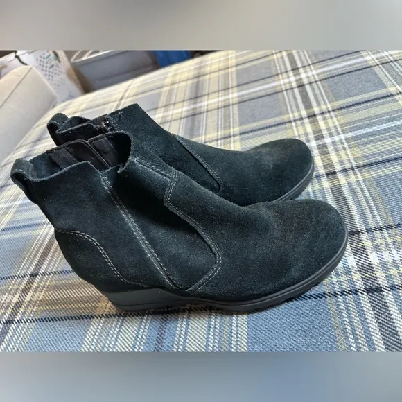 Sorel Evie Black Waterproof Suede Wedge Ankle Booties Sz 7 Side Zip NL3313-010