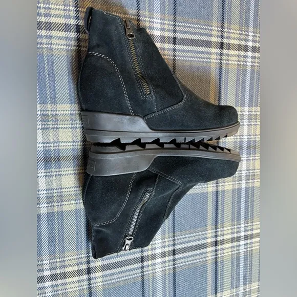 Sorel Evie Black Waterproof Suede Wedge Ankle Booties Sz 7 Side Zip NL3313-010