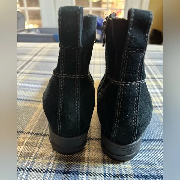 Sorel Evie Black Waterproof Suede Wedge Ankle Booties Sz 7 Side Zip NL3313-010