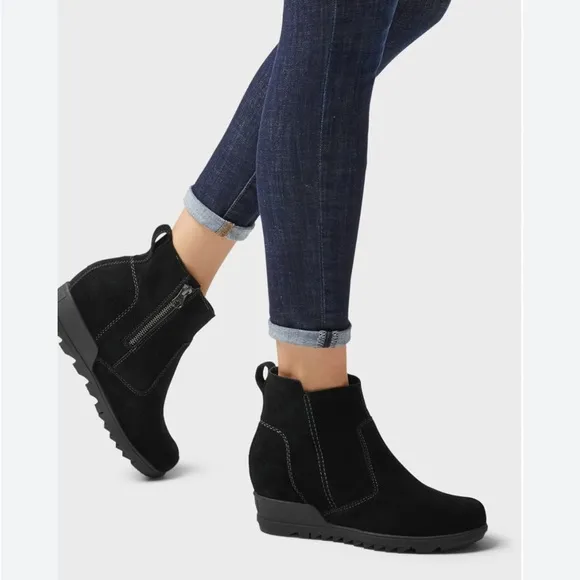 Sorel Evie Black Waterproof Suede Wedge Ankle Booties Sz 7 Side Zip NL3313-010