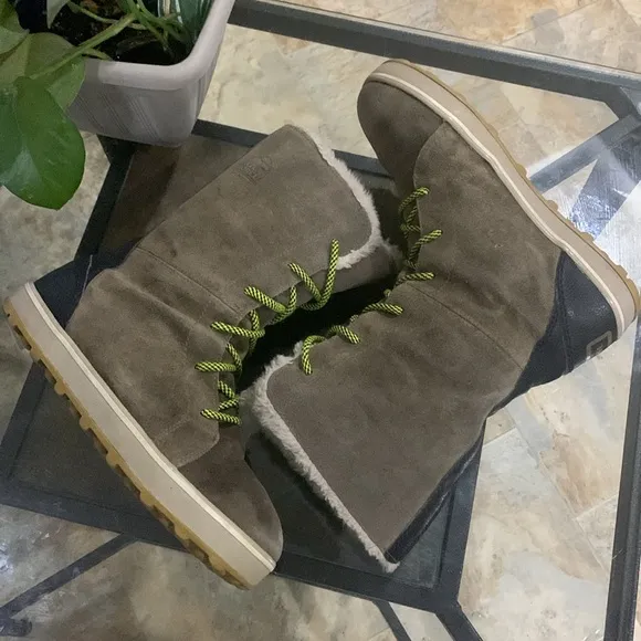 SOREL Glacy Lace Sneaker Boots