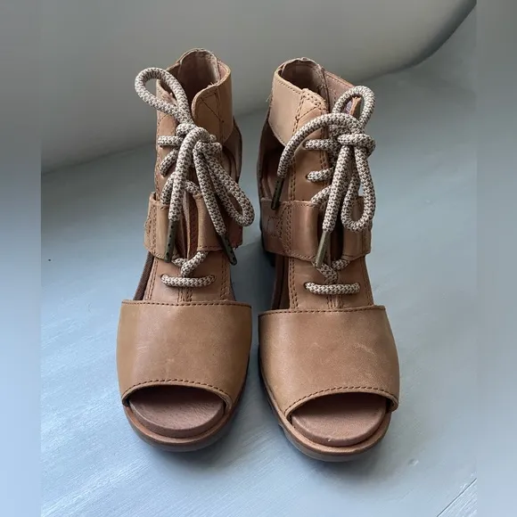 SOREL Joanie Il leather wedge sandals