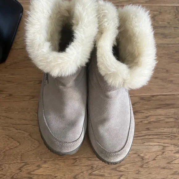 Sorel sherling  lined boots