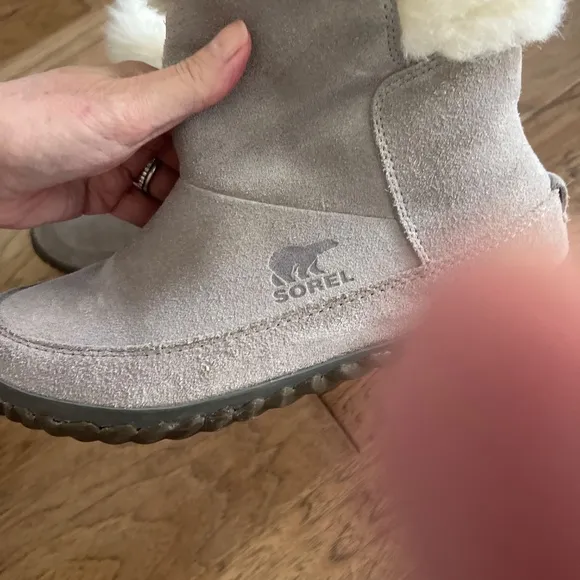 Sorel sherling  lined boots