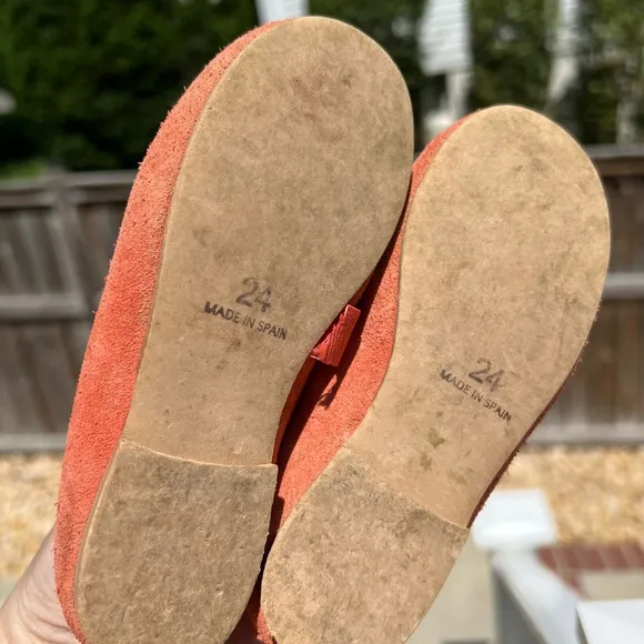 Spanish coral suede shoes sz 24