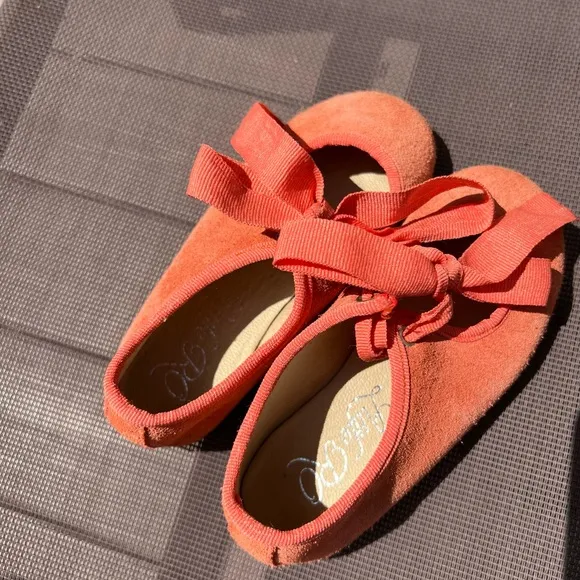 Spanish coral suede shoes sz 24