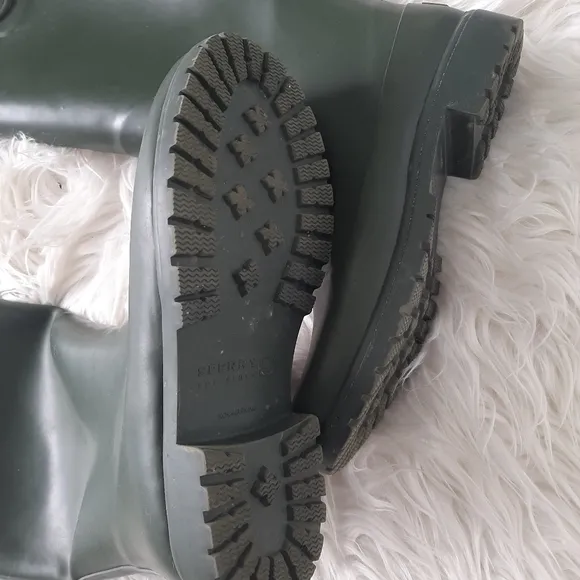 Sperry boots sz 6