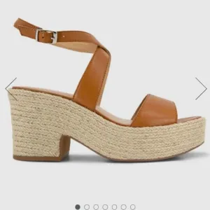 Splendid Bowie round toe platform block heel espadrille sandals . Size 9.5 NWT